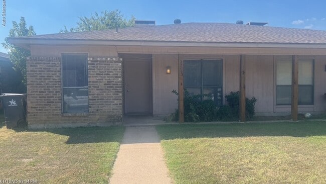 2702 Westchester Dr