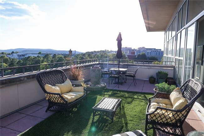 property at 609 W Dickson St