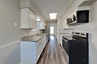 10018 Rippling Fields Dr in Houston, TX - Building Photo - Building Photo