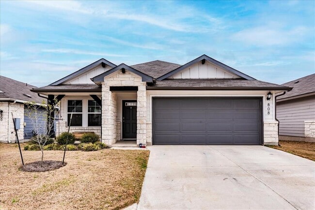 808 Vineyard Falls Rd in Austin, TX - Building Photo - Building Photo