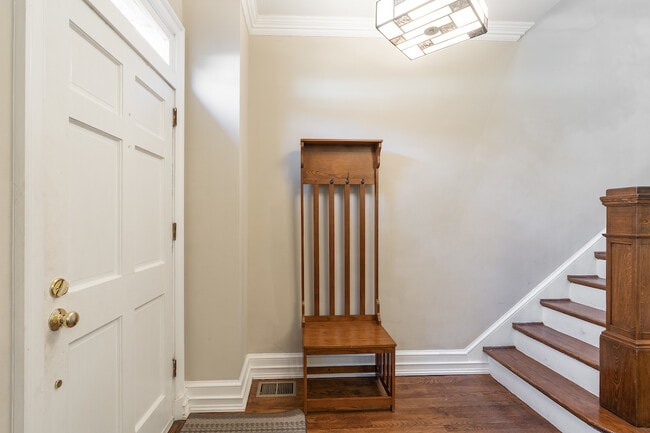 2650 Woodley Pl NW in Washington, DC - Building Photo - Building Photo