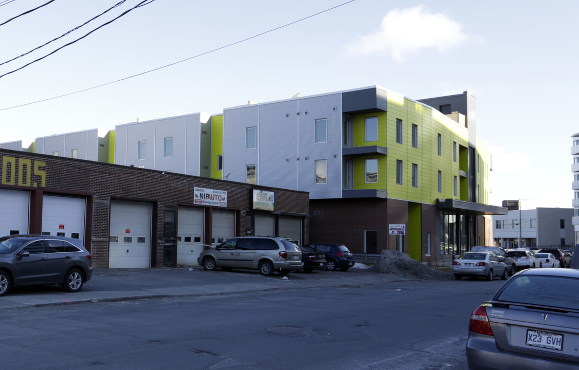 COOP Fleur de l'île in Montréal, QC - Building Photo