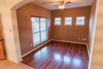 404 Grisham Dr in Hutto, TX - Building Photo - Building Photo