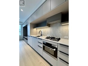 125 Albert St in Port Moody, BC - Building Photo - Building Photo