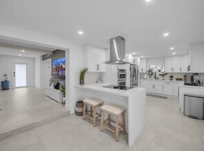 520 NE 135th St in North Miami, FL - Building Photo - Building Photo