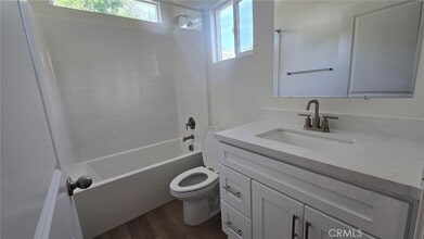 9386 Olive St in Fontana, CA - Building Photo - Building Photo