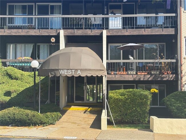 400 Narragansett Pkwy in Warwick, RI - Building Photo - Building Photo