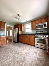 69 W Annabelle Ave in Hazel Park, MI - Building Photo - Building Photo