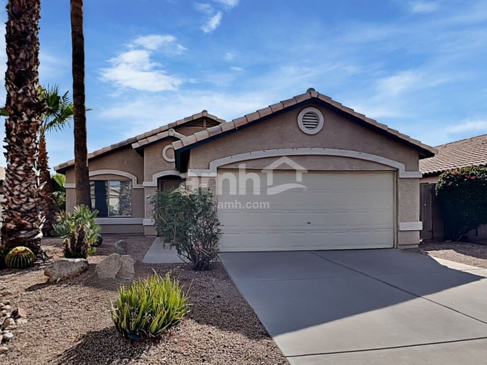 15943 W Smokey Dr in Surprise, AZ - Building Photo