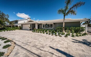 2180 Dolphin Blvd S in St. Petersburg, FL - Building Photo - Building Photo