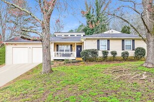 3835 Charlotte Dr in Rex, GA - Building Photo