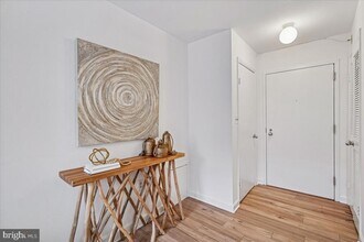 2440 16th St NW in Washington, DC - Foto de edificio - Building Photo