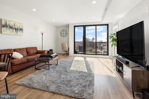 360 Monastery Ave in Philadelphia, PA - Building Photo