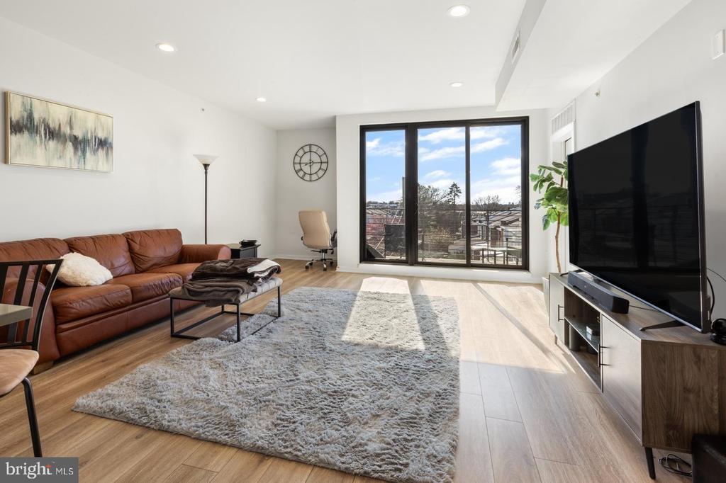 360 Monastery Ave in Philadelphia, PA - Building Photo
