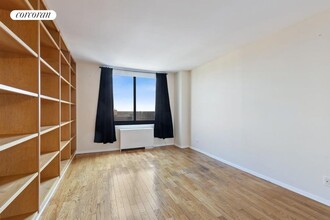 40 E 94th St in New York, NY - Building Photo - Building Photo