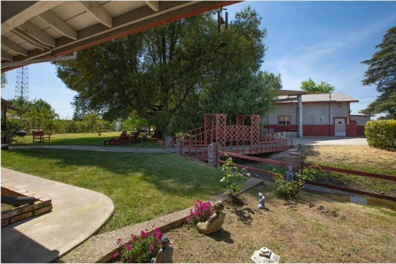 124 E Evans Reimer Rd in Gridley, CA - Building Photo