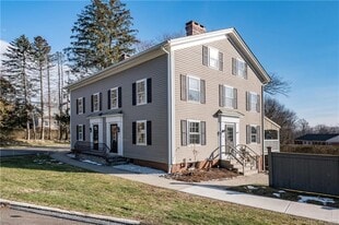 27 S Main St in Essex, CT - Building Photo