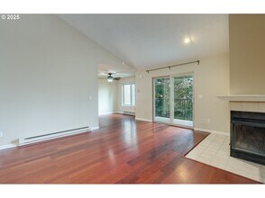 86 Kingsgate Rd, Unit c202 in Lake Oswego, OR - Foto de edificio - Building Photo
