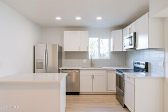 16041 N 31st St in Phoenix, AZ - Building Photo - Building Photo