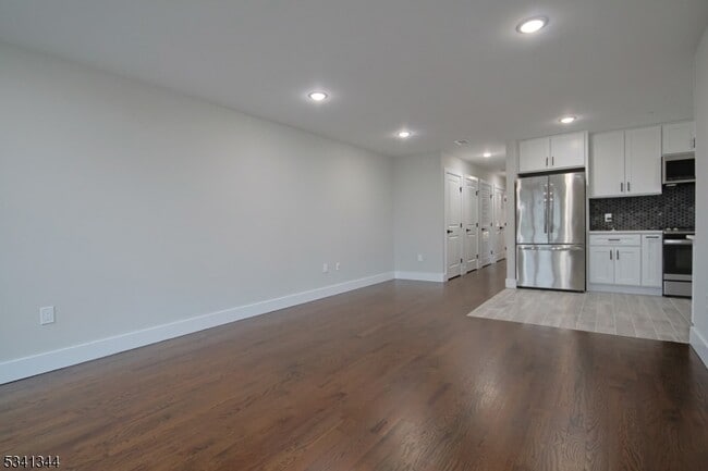 69 Wolcott Terrace, Unit 3708 in Newark, NJ - Building Photo - Building Photo