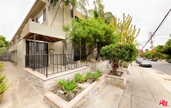 938 Palm Ave in West Hollywood, CA - Building Photo - Building Photo