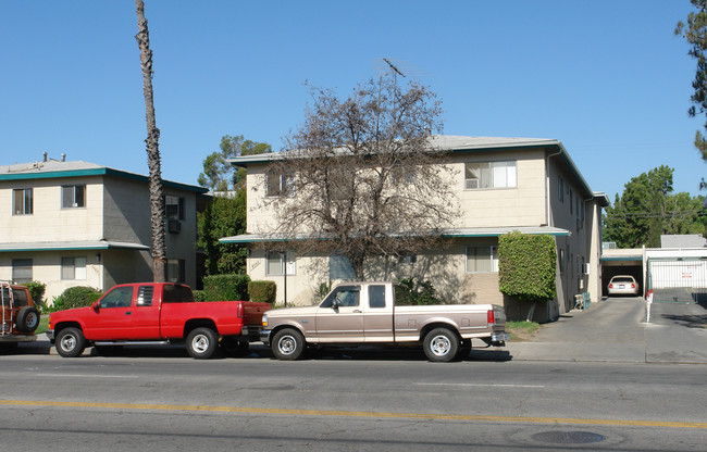 6863 Whitsett Ave in North Hollywood, CA - Building Photo - Building Photo