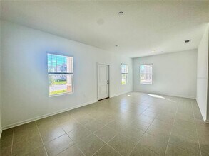 2286 White Buffalo St in Apopka, FL - Building Photo - Building Photo