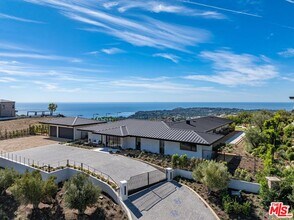 5837 Murphy Way in Malibu, CA - Building Photo - Building Photo