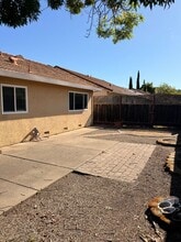 1011 Ventana Dr in Windsor, CA - Foto de edificio - Building Photo