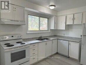 30 Kenilworth Rd in Brampton, ON - Building Photo - Building Photo