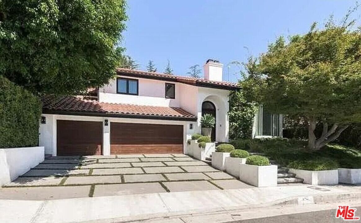 9684 Wendover Dr in Beverly Hills, CA - Building Photo
