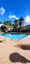 8858 W Flagler St, Unit 208 in Miami, FL - Foto de edificio - Building Photo