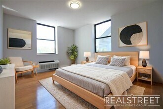 LUXURY 3 BR in Queens! in Queens, NY - Building Photo - Building Photo