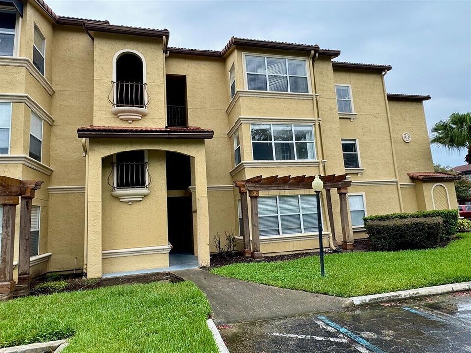 5144 Conroy Rd in Orlando, FL - Building Photo