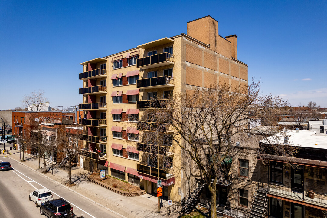 5735-5745 Saint-Hubert Rue in Montréal, QC - Building Photo