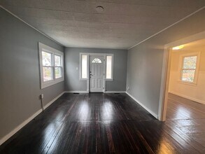 2317 Coit Ave NE in Grand Rapids, MI - Building Photo - Building Photo