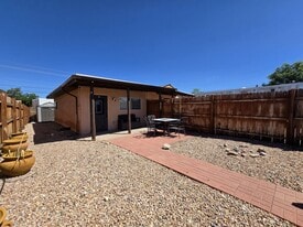 1506 Agua Fria St in Santa Fe, NM - Building Photo