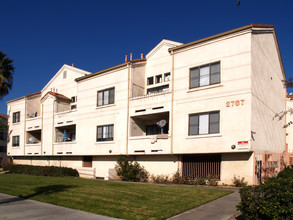 Sunset Plaza Apartments in Anaheim, CA - Building Photo - Building Photo