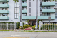 The Imperial Terrace in Hialeah, FL - Foto de edificio - Building Photo