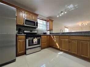 636 NW 11th St in Miami, FL - Building Photo - Building Photo