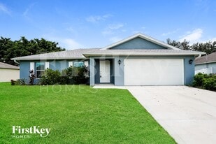 1113 NW 1st Ave in Cape Coral, FL - Building Photo