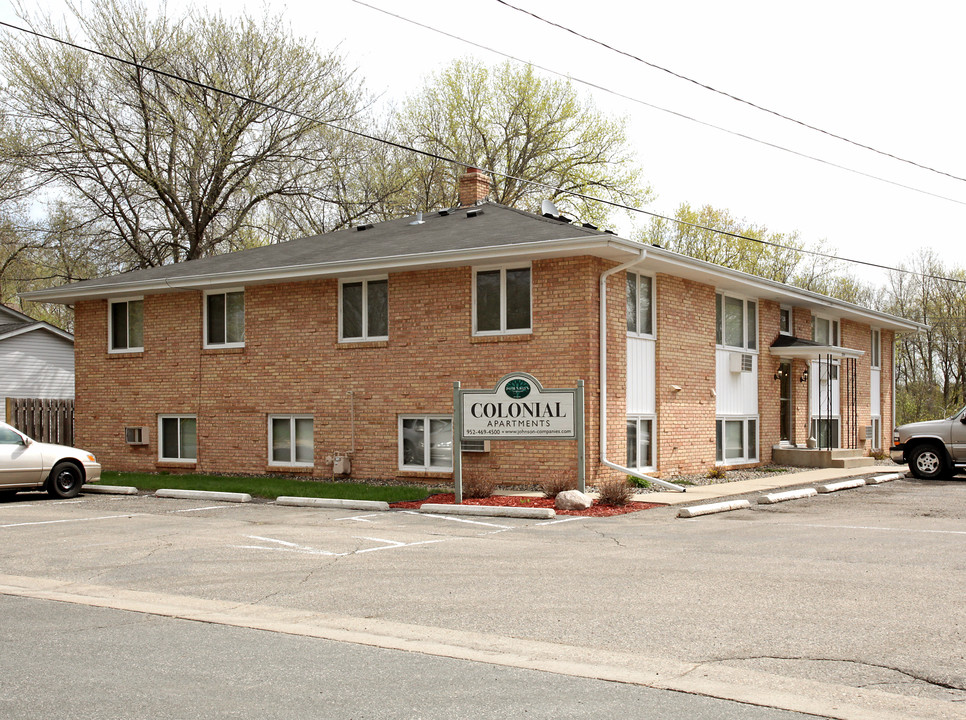 Colonial Apartments in Lakeville, MN - Building Photo