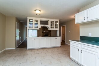 3327 Sycamore Springs Dr in Houston, TX - Building Photo - Building Photo