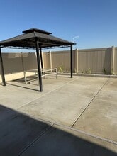 7615 Cranberry Wy in Bakersfield, CA - Building Photo - Building Photo