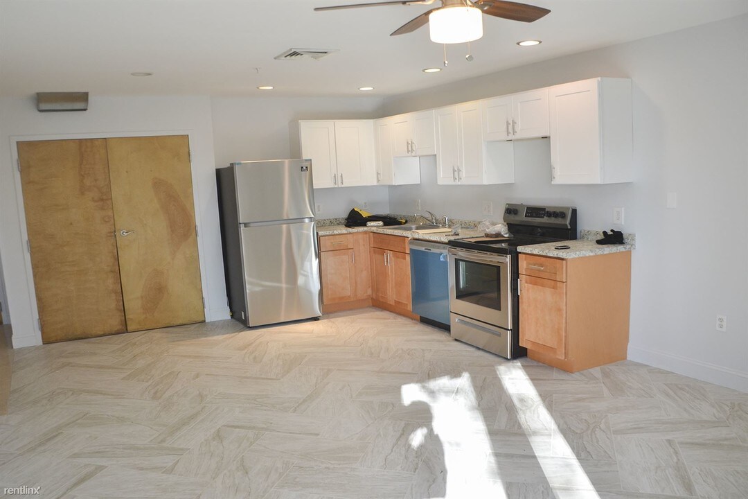 25 Alpine St-Unit -Unit 20 in Boston, MA - Building Photo