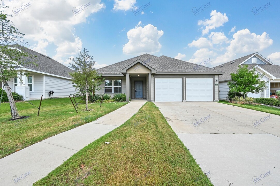 102 Spring Creek Ln in Terrell, TX - Building Photo