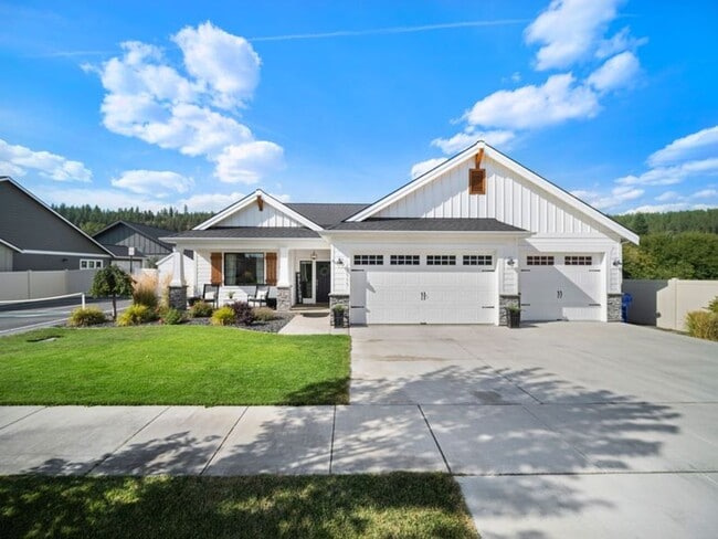 property at 13515 E Crown Ave