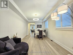 48 Duxbury Rd in Brampton, ON - Building Photo - Building Photo