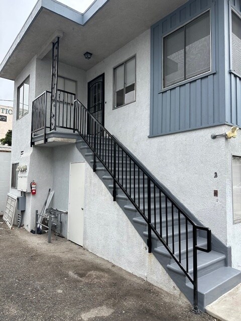 1318 W Olive Ave, Unit B in Burbank, CA - Building Photo