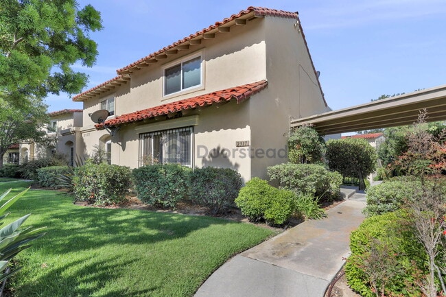 2317 Eastbluff Dr in Newport Beach, CA - Building Photo - Building Photo